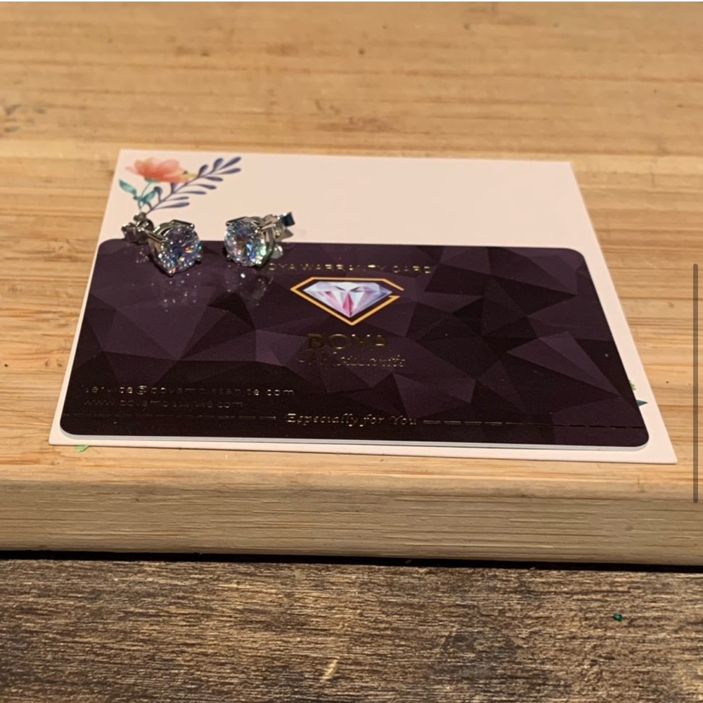 4 Carat Moissanite Earrings NWT - Picture 2 of 4